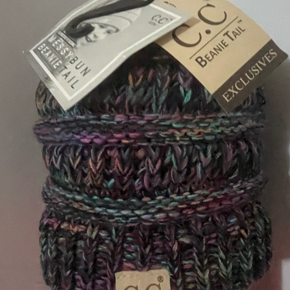 CC Kids Girl's Beanie Tail Messy Bun Ponytail Hole Stretch Knit Hat - Picture 2 of 4